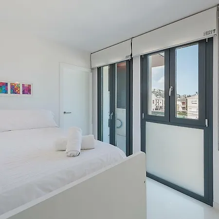 Atico Londres Derecha דירה